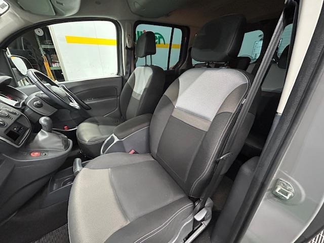 カングー プラティーク ルーフレール 社外ナビ(15枚目)