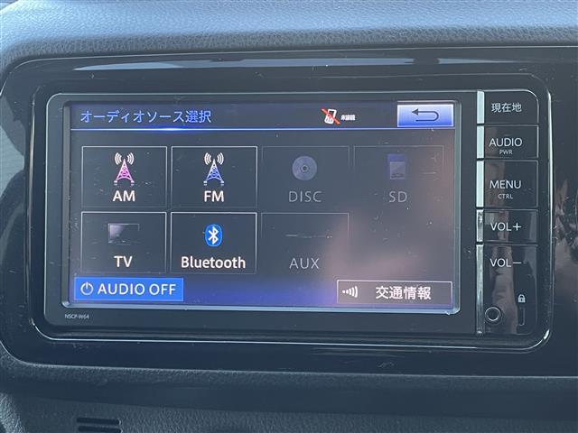 ヴィッツ １．３Ｆ　ＬＥＤエディション　純正ＳＤナビ（ＡＭ／ＦＭ／ＣＤ／Ｂｌｕｅｔｏｏｔｈ）　ワンセグテレビ　横滑り防止装置　４ＷＤオートモードスイッチ　フロントワイパーデアイサー　スマートキー　プッシュスタート　ＥＴＣ　電動格納ミラー（6枚目）