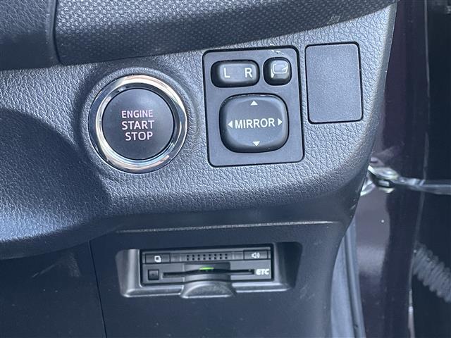 ヴィッツ １．３Ｆ　ＬＥＤエディション　純正ＳＤナビ（ＡＭ／ＦＭ／ＣＤ／Ｂｌｕｅｔｏｏｔｈ）　ワンセグテレビ　横滑り防止装置　４ＷＤオートモードスイッチ　フロントワイパーデアイサー　スマートキー　プッシュスタート　ＥＴＣ　電動格納ミラー（10枚目）