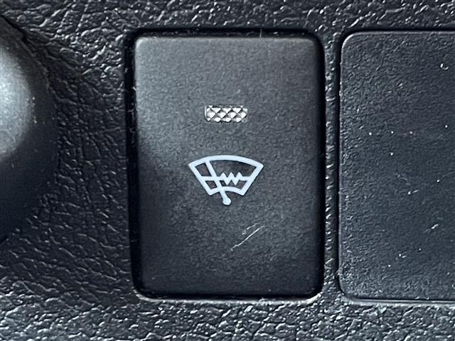 ヴィッツ １．３Ｆ　ＬＥＤエディション　純正ＳＤナビ（ＡＭ／ＦＭ／ＣＤ／Ｂｌｕｅｔｏｏｔｈ）　ワンセグテレビ　横滑り防止装置　４ＷＤオートモードスイッチ　フロントワイパーデアイサー　スマートキー　プッシュスタート　ＥＴＣ　電動格納ミラー（12枚目）