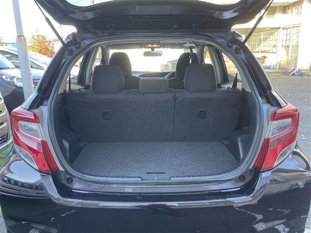 ヴィッツ １．３Ｆ　ＬＥＤエディション　純正ＳＤナビ（ＡＭ／ＦＭ／ＣＤ／Ｂｌｕｅｔｏｏｔｈ）　ワンセグテレビ　横滑り防止装置　４ＷＤオートモードスイッチ　フロントワイパーデアイサー　スマートキー　プッシュスタート　ＥＴＣ　電動格納ミラー（21枚目）