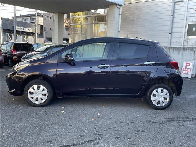 ヴィッツ １．３Ｆ　ＬＥＤエディション　純正ＳＤナビ（ＡＭ／ＦＭ／ＣＤ／Ｂｌｕｅｔｏｏｔｈ）　ワンセグテレビ　横滑り防止装置　４ＷＤオートモードスイッチ　フロントワイパーデアイサー　スマートキー　プッシュスタート　ＥＴＣ　電動格納ミラー（25枚目）