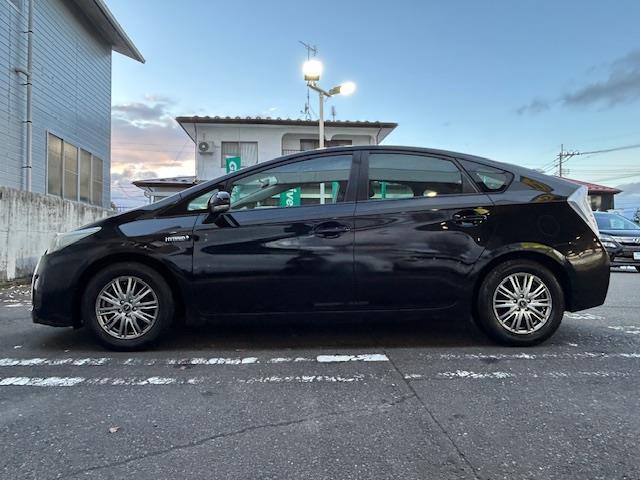 プリウス Ｇ　・純正ＳＤナビ　・ワンセグＴＶ　・ＣＤ／ＤＶＤ／ＡＭ／ＦＭ　・バックカメラ　・クルーズコントロール　・ＨＩＤヘッドライト　・オートライト　・フロントフォグライト　・ウィンカーミラー　・電動格納ミラー（5枚目）