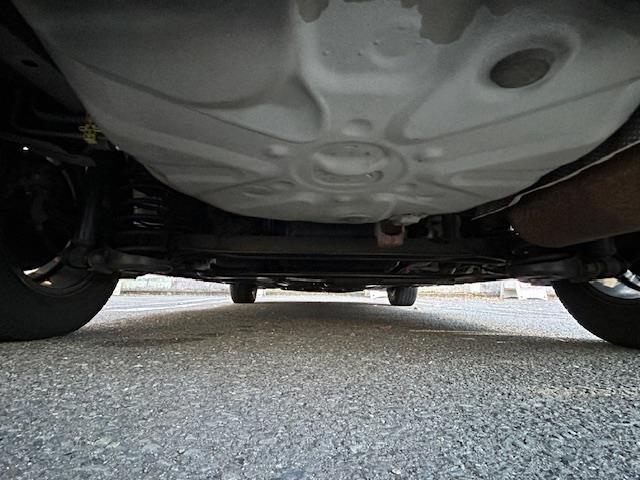 プリウス Ｇ　・純正ＳＤナビ　・ワンセグＴＶ　・ＣＤ／ＤＶＤ／ＡＭ／ＦＭ　・バックカメラ　・クルーズコントロール　・ＨＩＤヘッドライト　・オートライト　・フロントフォグライト　・ウィンカーミラー　・電動格納ミラー（10枚目）