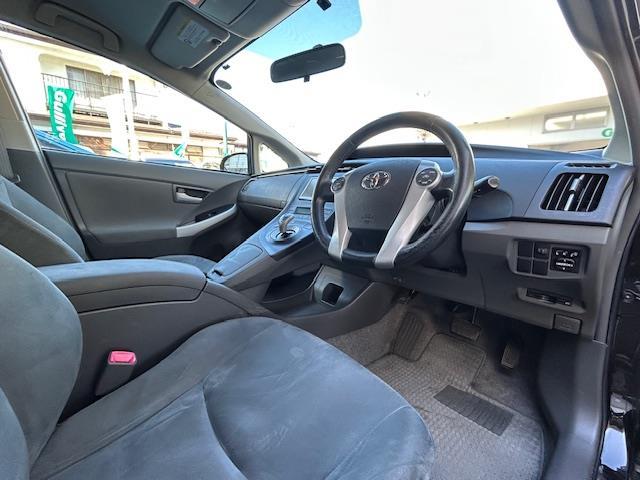 プリウス Ｇ　・純正ＳＤナビ　・ワンセグＴＶ　・ＣＤ／ＤＶＤ／ＡＭ／ＦＭ　・バックカメラ　・クルーズコントロール　・ＨＩＤヘッドライト　・オートライト　・フロントフォグライト　・ウィンカーミラー　・電動格納ミラー（13枚目）