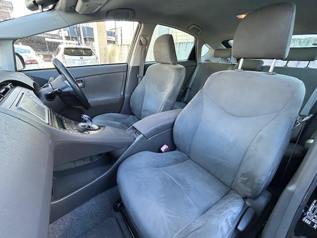 プリウス Ｇ　・純正ＳＤナビ　・ワンセグＴＶ　・ＣＤ／ＤＶＤ／ＡＭ／ＦＭ　・バックカメラ　・クルーズコントロール　・ＨＩＤヘッドライト　・オートライト　・フロントフォグライト　・ウィンカーミラー　・電動格納ミラー（16枚目）