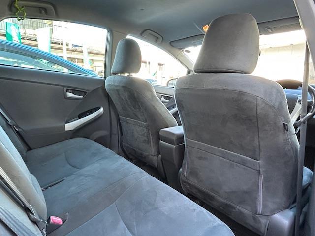 プリウス Ｇ　・純正ＳＤナビ　・ワンセグＴＶ　・ＣＤ／ＤＶＤ／ＡＭ／ＦＭ　・バックカメラ　・クルーズコントロール　・ＨＩＤヘッドライト　・オートライト　・フロントフォグライト　・ウィンカーミラー　・電動格納ミラー（19枚目）