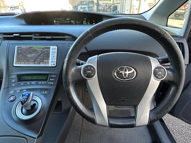 プリウス Ｇ　・純正ＳＤナビ　・ワンセグＴＶ　・ＣＤ／ＤＶＤ／ＡＭ／ＦＭ　・バックカメラ　・クルーズコントロール　・ＨＩＤヘッドライト　・オートライト　・フロントフォグライト　・ウィンカーミラー　・電動格納ミラー（25枚目）