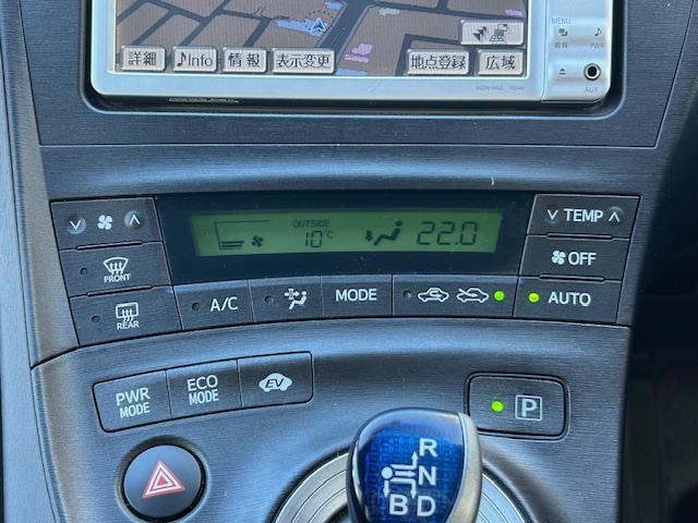 プリウス Ｇ　・純正ＳＤナビ　・ワンセグＴＶ　・ＣＤ／ＤＶＤ／ＡＭ／ＦＭ　・バックカメラ　・クルーズコントロール　・ＨＩＤヘッドライト　・オートライト　・フロントフォグライト　・ウィンカーミラー　・電動格納ミラー（29枚目）