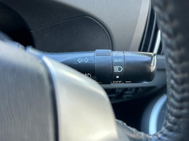 プリウス Ｇ　・純正ＳＤナビ　・ワンセグＴＶ　・ＣＤ／ＤＶＤ／ＡＭ／ＦＭ　・バックカメラ　・クルーズコントロール　・ＨＩＤヘッドライト　・オートライト　・フロントフォグライト　・ウィンカーミラー　・電動格納ミラー（34枚目）