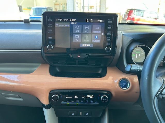 ヤリス ハイブリッドＺ　ワンオーナー　４ＷＤ（4枚目）