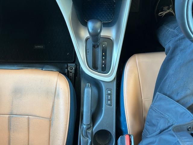 ヤリス ハイブリッドＺ　ワンオーナー　４ＷＤ（9枚目）