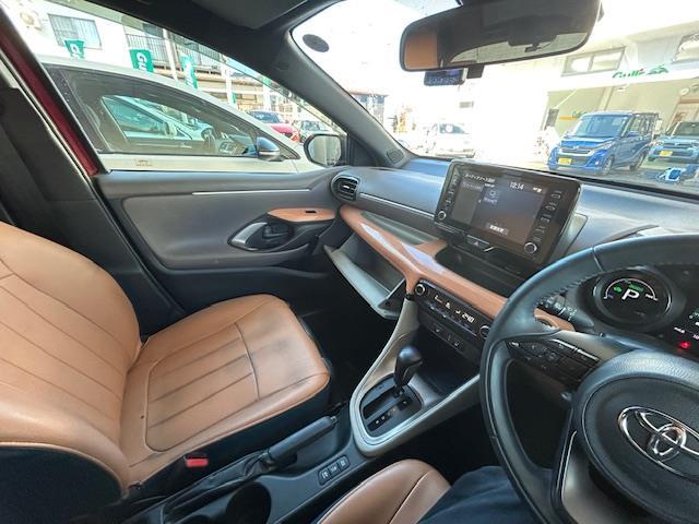 ヤリス ハイブリッドＺ　ワンオーナー　４ＷＤ（10枚目）