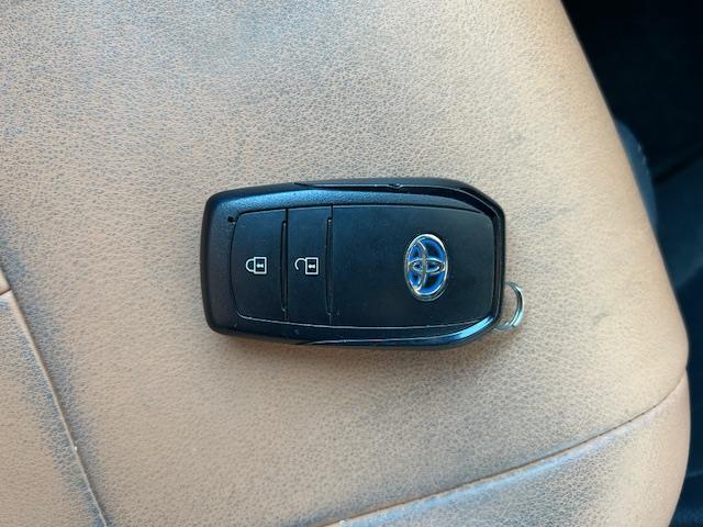 ヤリス ハイブリッドＺ　ワンオーナー　４ＷＤ（11枚目）