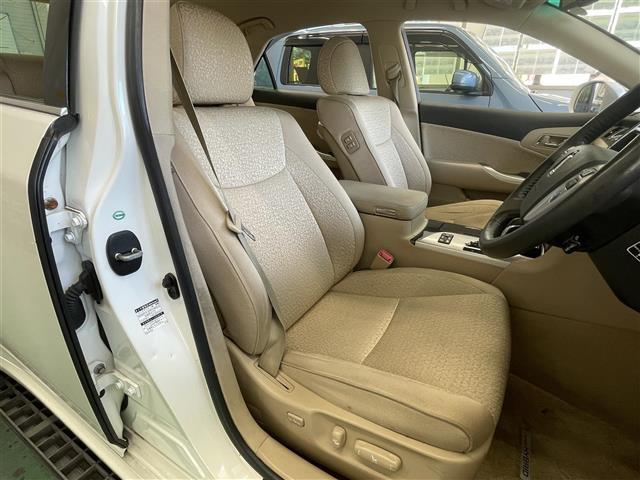 クラウンハイブリッド Ｌパッケージ　純正メモリーナビ（ＡＭ／ＦＭ／ＣＤ／ＤＶＤ）　フルセグテレビ　クルーズコントロール　横滑り防止装置　前席パワーシート　スマートキー　プッシュスタート　ＥＴＣ（2枚目）