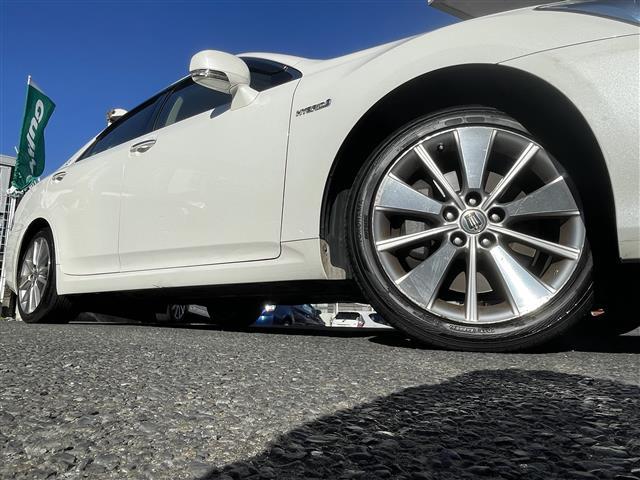 クラウンハイブリッド Ｌパッケージ　純正メモリーナビ（ＡＭ／ＦＭ／ＣＤ／ＤＶＤ）　フルセグテレビ　クルーズコントロール　横滑り防止装置　前席パワーシート　スマートキー　プッシュスタート　ＥＴＣ（4枚目）