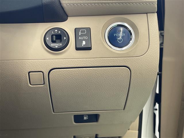 クラウンハイブリッド Ｌパッケージ　純正メモリーナビ（ＡＭ／ＦＭ／ＣＤ／ＤＶＤ）　フルセグテレビ　クルーズコントロール　横滑り防止装置　前席パワーシート　スマートキー　プッシュスタート　ＥＴＣ（14枚目）