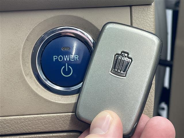 クラウンハイブリッド Ｌパッケージ　純正メモリーナビ（ＡＭ／ＦＭ／ＣＤ／ＤＶＤ）　フルセグテレビ　クルーズコントロール　横滑り防止装置　前席パワーシート　スマートキー　プッシュスタート　ＥＴＣ（15枚目）