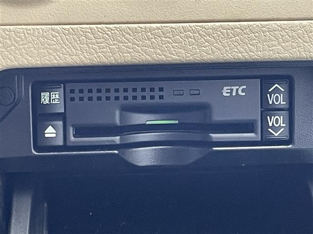 クラウンハイブリッド Ｌパッケージ　純正メモリーナビ（ＡＭ／ＦＭ／ＣＤ／ＤＶＤ）　フルセグテレビ　クルーズコントロール　横滑り防止装置　前席パワーシート　スマートキー　プッシュスタート　ＥＴＣ（21枚目）