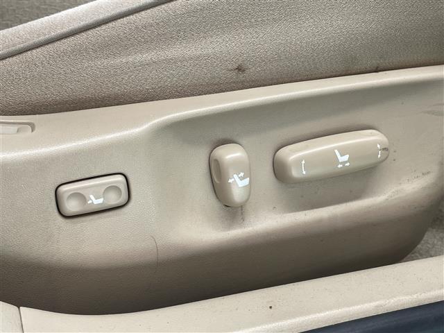 クラウンハイブリッド Ｌパッケージ　純正メモリーナビ（ＡＭ／ＦＭ／ＣＤ／ＤＶＤ）　フルセグテレビ　クルーズコントロール　横滑り防止装置　前席パワーシート　スマートキー　プッシュスタート　ＥＴＣ（22枚目）