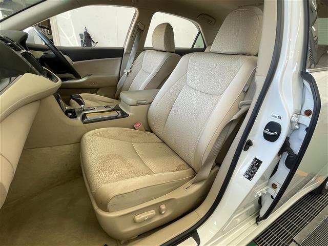 クラウンハイブリッド Ｌパッケージ　純正メモリーナビ（ＡＭ／ＦＭ／ＣＤ／ＤＶＤ）　フルセグテレビ　クルーズコントロール　横滑り防止装置　前席パワーシート　スマートキー　プッシュスタート　ＥＴＣ（23枚目）