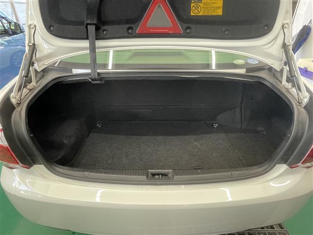 クラウンハイブリッド Ｌパッケージ　純正メモリーナビ（ＡＭ／ＦＭ／ＣＤ／ＤＶＤ）　フルセグテレビ　クルーズコントロール　横滑り防止装置　前席パワーシート　スマートキー　プッシュスタート　ＥＴＣ（26枚目）