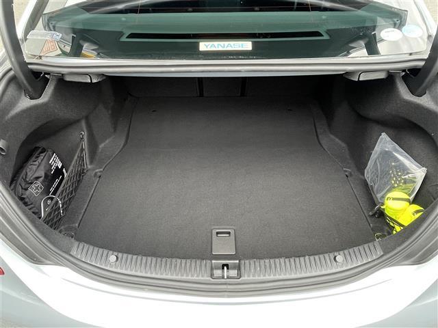 Ｃクラス Ｃ１８０アバンギャルド　Ｃクラス　Ｃ１８０　レーダーセーフティ　純正ナビ　フルセグテレビ　ブラインドスポットモニター　パワーシート　パワーバックドア　前後ドラレコ　レーダークルーズコントロール（24枚目）