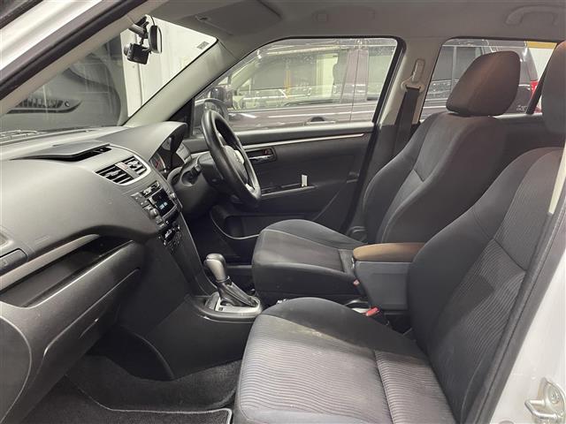 スイフト ＸＧ　４ＷＤ　プッシュスタート　純正フロアマット　前方ドライブレコーダー　ヘッドライトレベライザー　電動格納ミラー　ドアミラーヒーター　オーディオ　ＣＤ／ＦＭ／ＡＭ／ＵＳＢ　スペアキー（9枚目）