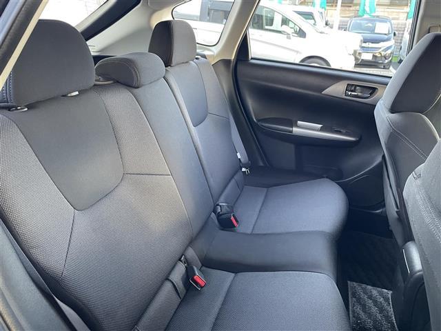 インプレッサ １．５ｉ　インプレッサ１．５ｉ　社外オーディオ　ＣＤ／ＦＭ／ＡＭ　電動格納ミラー　純正フロアマット　ヘッドライトレベライザー　リモコンキー　スペアキー（4枚目）