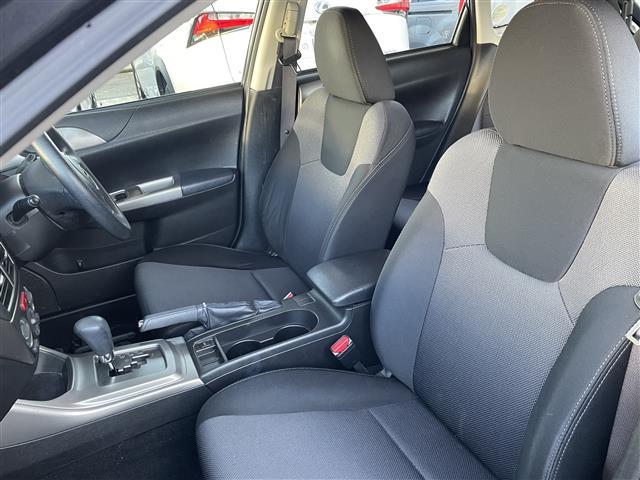 インプレッサ １．５ｉ　インプレッサ１．５ｉ　社外オーディオ　ＣＤ／ＦＭ／ＡＭ　電動格納ミラー　純正フロアマット　ヘッドライトレベライザー　リモコンキー　スペアキー（6枚目）