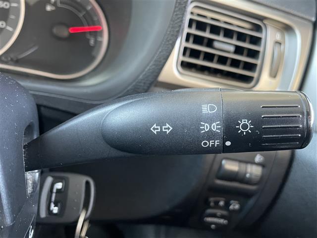 インプレッサ １．５ｉ　インプレッサ１．５ｉ　社外オーディオ　ＣＤ／ＦＭ／ＡＭ　電動格納ミラー　純正フロアマット　ヘッドライトレベライザー　リモコンキー　スペアキー（8枚目）