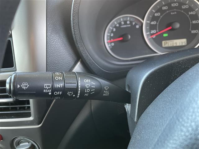 インプレッサ １．５ｉ　インプレッサ１．５ｉ　社外オーディオ　ＣＤ／ＦＭ／ＡＭ　電動格納ミラー　純正フロアマット　ヘッドライトレベライザー　リモコンキー　スペアキー（9枚目）