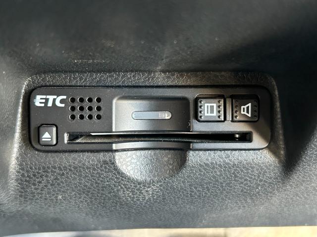 フィット １３Ｇ・スマートセレクション　スマートキー　社外フルセグナビ　ＣＤ　ＤＶＤ　Ｂｌｕｅｔｏｏｔｈ　ＨＩＤ　ＥＴＣ　フロアマット（7枚目）