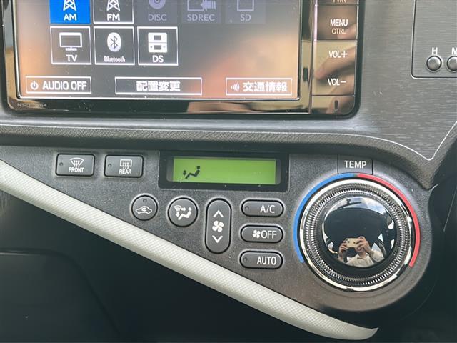 アクア S 純正ナビ/フルセグTV/バックカメラ/スマートキー/プッシュスタート/ETC/オートライト/(10枚目)