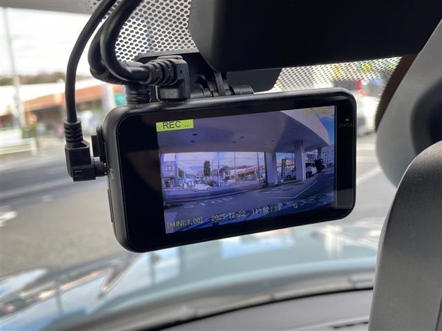 ＭＩＮＩ クーパーＤ　クロスオーバー　純正ナビ　（ＦＭ／ＡＭ／ＢＴ／ＵＳＢ）　バックカメラ　ドライブレコーダー（前後）　アダプティブクルーズコントロール　パワーバッグドア　コーナーセンサー　ＥＴＣ　ステアリングスイッチ　スペアキー（11枚目）