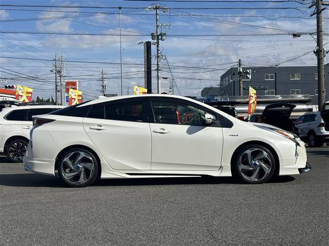 プリウス Sツーリングセレクション 禁煙/ワンオーナー/モデリスタエアロ(フロント、サイド、リア)/モデリスタ18AW/黒革シート/シートヒーター(前席)/純正ナビ/CD/DVD/BT/フルセグ/MSV/バックカメラ/ビルトインETC(11枚目)