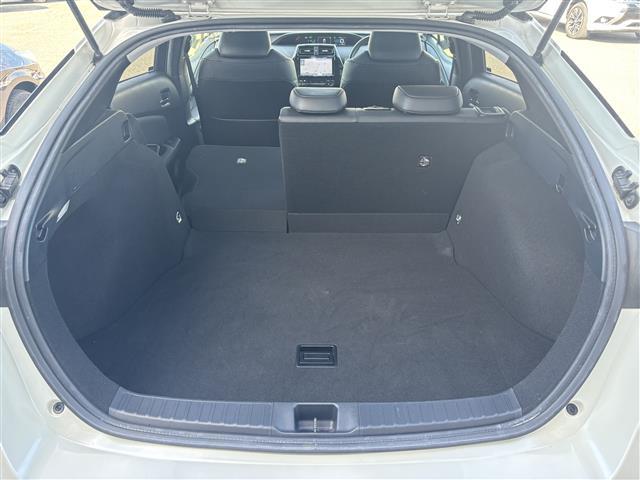 プリウス Sツーリングセレクション 禁煙/ワンオーナー/モデリスタエアロ(フロント、サイド、リア)/モデリスタ18AW/黒革シート/シートヒーター(前席)/純正ナビ/CD/DVD/BT/フルセグ/MSV/バックカメラ/ビルトインETC(15枚目)