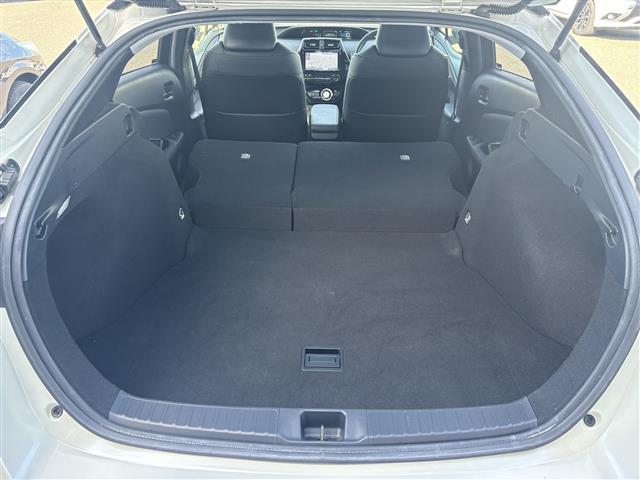 プリウス Sツーリングセレクション 禁煙/ワンオーナー/モデリスタエアロ(フロント、サイド、リア)/モデリスタ18AW/黒革シート/シートヒーター(前席)/純正ナビ/CD/DVD/BT/フルセグ/MSV/バックカメラ/ビルトインETC(16枚目)