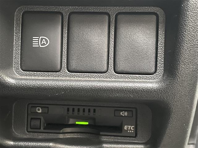 ハイエースバン スーパーGL ダークプライム 禁煙/ワンオーナー/ベッドキット/純正フリップダウンモニタ/D記録簿H30.R1.2.3.4.5.6.7/純正ナビ/フルセグ/CD/DVD/SD/MSV/BT/バックカメラ/前後ドラレコ/ETC(5枚目)