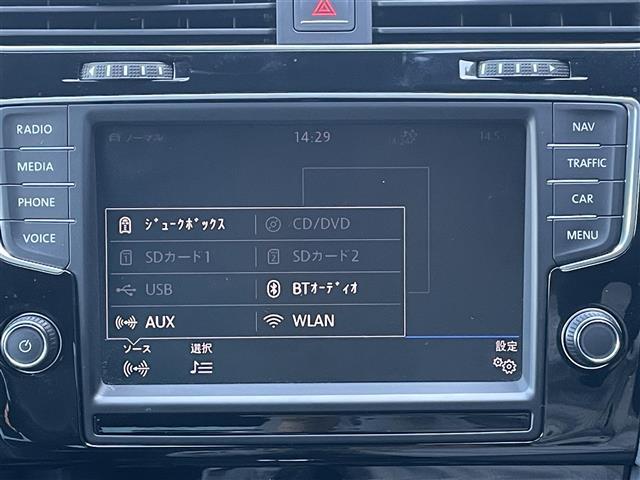 ゴルフR ベースグレード 禁煙/純正ナビ(AUX/BT/TV/CD/DVD)/黒本革シート/前席シートヒーター/衝突軽減システム/BSM/ステアリングスイッチ/レーダークルーズコントロールバックカメラ/電気付バニティミラー(3枚目)