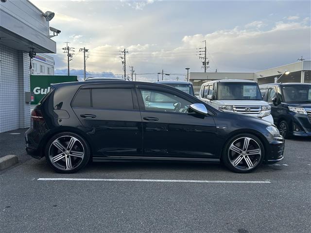 ゴルフR ベースグレード 禁煙/純正ナビ(AUX/BT/TV/CD/DVD)/黒本革シート/前席シートヒーター/衝突軽減システム/BSM/ステアリングスイッチ/レーダークルーズコントロールバックカメラ/電気付バニティミラー(10枚目)