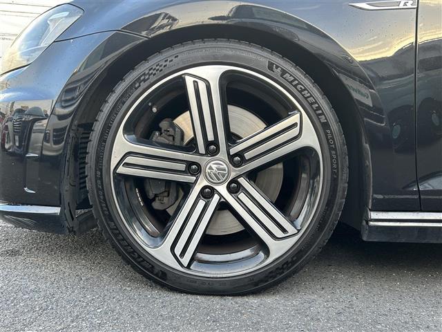 ゴルフR ベースグレード 禁煙/純正ナビ(AUX/BT/TV/CD/DVD)/黒本革シート/前席シートヒーター/衝突軽減システム/BSM/ステアリングスイッチ/レーダークルーズコントロールバックカメラ/電気付バニティミラー(13枚目)