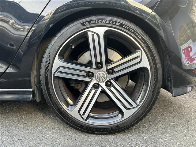 ゴルフR ベースグレード 禁煙/純正ナビ(AUX/BT/TV/CD/DVD)/黒本革シート/前席シートヒーター/衝突軽減システム/BSM/ステアリングスイッチ/レーダークルーズコントロールバックカメラ/電気付バニティミラー(14枚目)