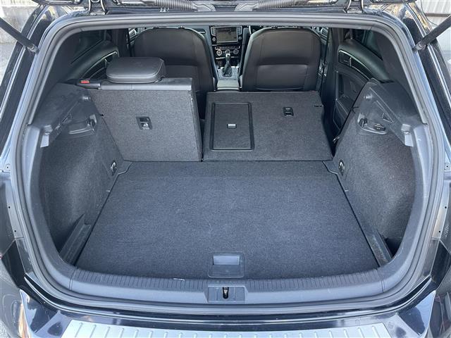 ゴルフR ベースグレード 禁煙/純正ナビ(AUX/BT/TV/CD/DVD)/黒本革シート/前席シートヒーター/衝突軽減システム/BSM/ステアリングスイッチ/レーダークルーズコントロールバックカメラ/電気付バニティミラー(21枚目)