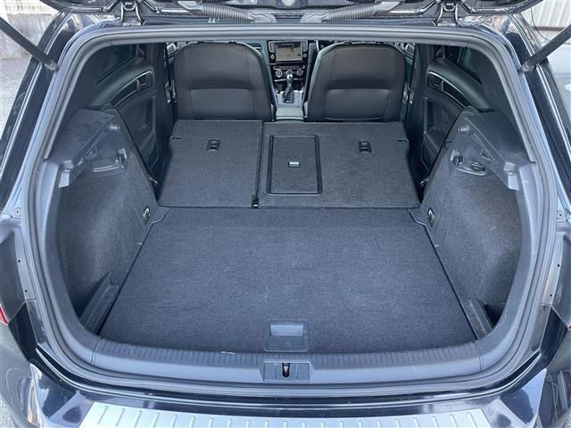 ゴルフR ベースグレード 禁煙/純正ナビ(AUX/BT/TV/CD/DVD)/黒本革シート/前席シートヒーター/衝突軽減システム/BSM/ステアリングスイッチ/レーダークルーズコントロールバックカメラ/電気付バニティミラー(22枚目)