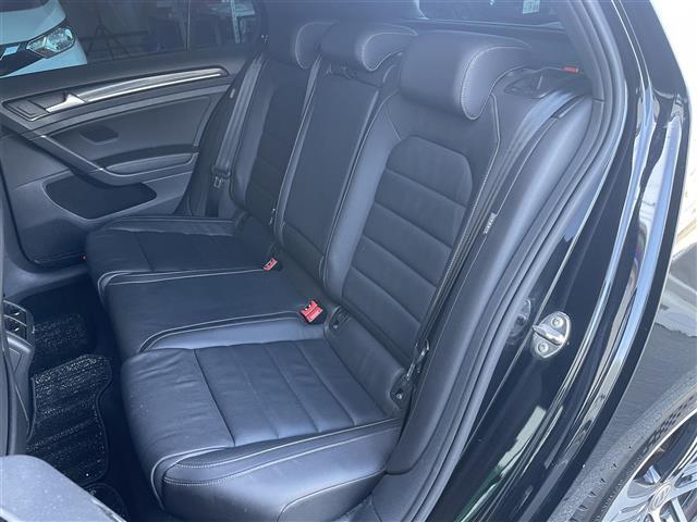 ゴルフR ベースグレード 禁煙/純正ナビ(AUX/BT/TV/CD/DVD)/黒本革シート/前席シートヒーター/衝突軽減システム/BSM/ステアリングスイッチ/レーダークルーズコントロールバックカメラ/電気付バニティミラー(26枚目)