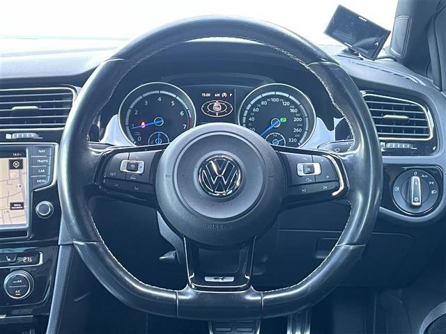 ゴルフR ベースグレード 禁煙/純正ナビ(AUX/BT/TV/CD/DVD)/黒本革シート/前席シートヒーター/衝突軽減システム/BSM/ステアリングスイッチ/レーダークルーズコントロールバックカメラ/電気付バニティミラー(28枚目)