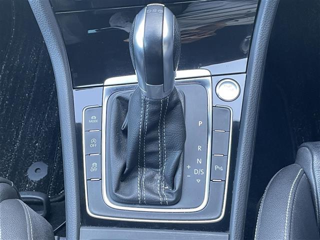 ゴルフR ベースグレード 禁煙/純正ナビ(AUX/BT/TV/CD/DVD)/黒本革シート/前席シートヒーター/衝突軽減システム/BSM/ステアリングスイッチ/レーダークルーズコントロールバックカメラ/電気付バニティミラー(35枚目)