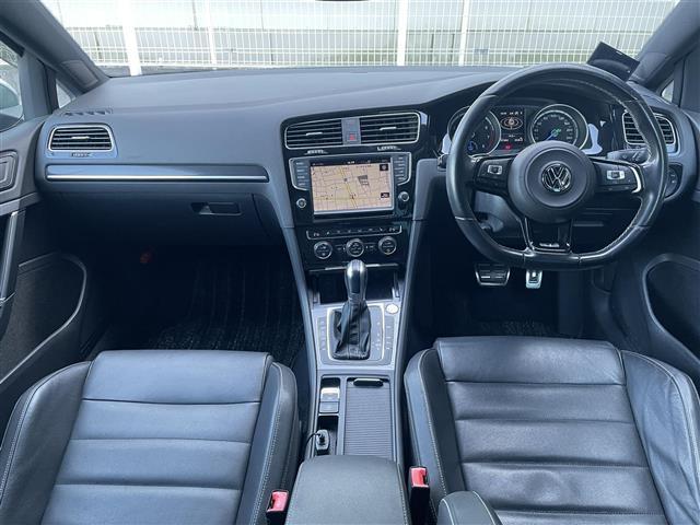 ゴルフR ベースグレード 禁煙/純正ナビ(AUX/BT/TV/CD/DVD)/黒本革シート/前席シートヒーター/衝突軽減システム/BSM/ステアリングスイッチ/レーダークルーズコントロールバックカメラ/電気付バニティミラー(42枚目)