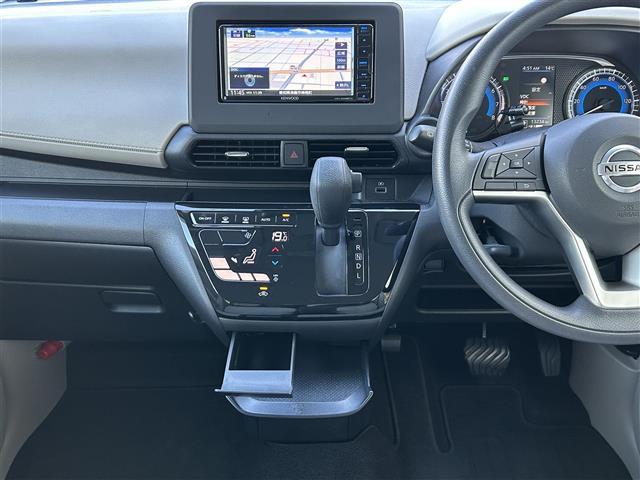 デイズ Ｘ　ナビ／地デジＴＶ／ＢＴ／ｉｐｏｄ／ＣＤ／ＵＳＢ／バックカメラ／衝突軽減システム／標識認識機能／インテリジェントＰＡ／インテリジェントＦＣＷ／オートハイビーム／前ドラレコ／ステアスイッチ／オートライト（16枚目）